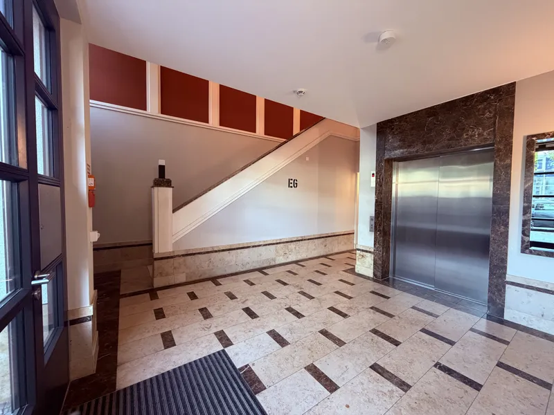 Exklusive 3-Zimmer-Wohnung mit Balkon & Tiefgarage in Berlin-Wilmersdorf — photo 1